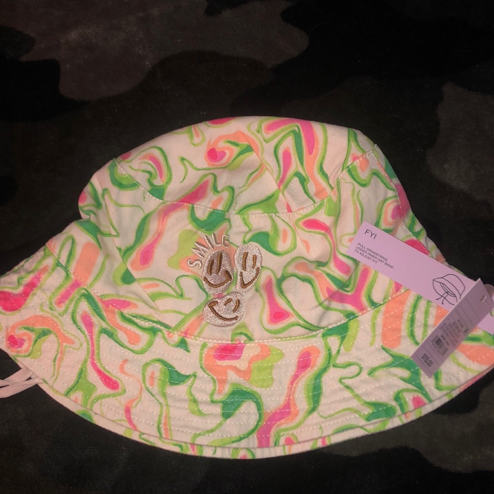 Trippy bucket hat